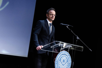 Macaristan: AB, Rusya'dan petrol ve gaz ithalatına uyguladığı yasağı derhal kaldırmalı