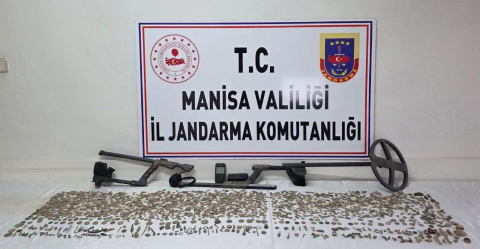 Manisa’da çok sayıda tarihi obje ve sikke ele geçirildi
