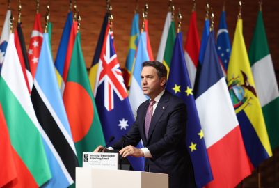 Bakan Bayraktar, Paris’te 2’nci Nükleer Enerji Zirvesi’ne katıldı