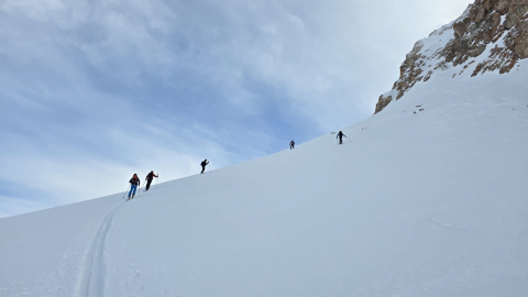 Çekyalı 5 dağcının Mor Dağı’na kış tırmanışı 9 saat sürdü