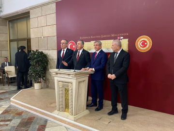 Davutoğlu: Türkiye ara bulucu girişimlerini artırmalıdır