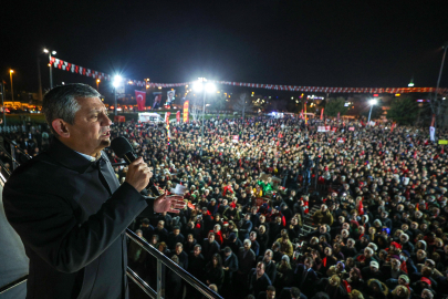 İstanbul- Özgür Özel, Pendik'teki 'Millet İradesine Sahip Çıkıyor' mitinginde konuştu