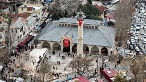 Kahramanmaraş’ın simgesi Ulu Camii’nde 1135 gün sonra ilk namaz
