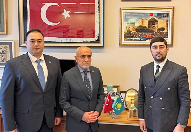 Cumhurbaşkanı Başdanışmanı Topçu, Kazakistan Halk Asamblesi Yardımcısı Akhmetov ile görüştü