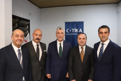 Bakan Bolat, Kamerun'da ‘Sokak Çocuklarına Serigrafi Baskı Atölyesi Projesi’ni ziyaret etti