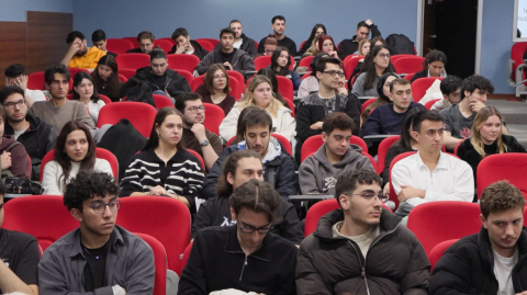 ‘Gençler parayı yönetmeyi geç öğreniyor’