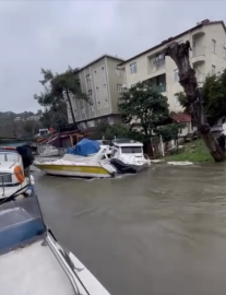 İstanbul - Beykoz'da yağış etkili oldu; sürücüler ilerlemekte güçlük çekti, tekneler sürüklendi