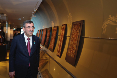 Cumhurbaşkanı Yardımcısı Yılmaz’dan Azerbaycan Ulusal Halı Müzesi'ne ziyaret