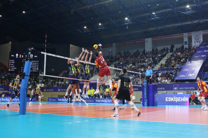Galatasaray HDI Sigorta, Fenerbahçe Medicana'yı 3-1 mağlup ederek Kupa Voley'de finale yükseldi