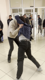 Üniversitede öğrenci gruplarının kavga ihbarına giden polise sürpriz kutlama