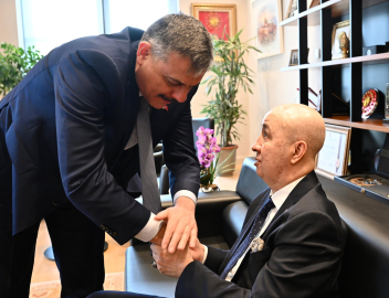 Bakan Çiftçi, 15 Temmuz Gazisi Aslan'ı ziyaret etti