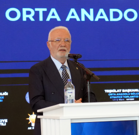 AK Parti’li Elitaş: Özgür Bey vesayet altında