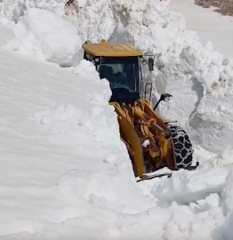 Nisan ayında 4 metre karla mücadele
