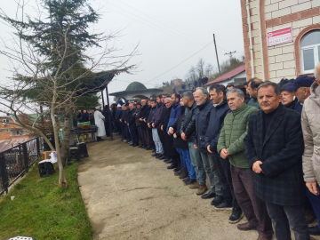 Uçurumdan yuvarlanan otomobilde ölen baba ve kız toprağa verildi