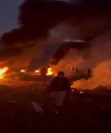 Meyveleri zirai don vurmasın diye ateş yakıp nöbet tutuyorlar