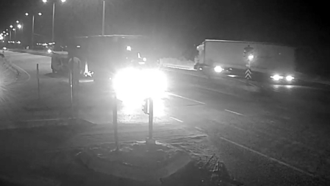 Kırmızı ışıkta bekleyen TIR'a çarpan minibüsün sürücüsü öldü (2)