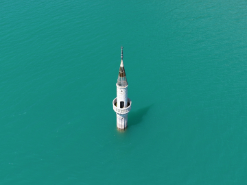 Baraj doldu, eski mahalleden geriye sadece minarenin bir bölümü kaldı