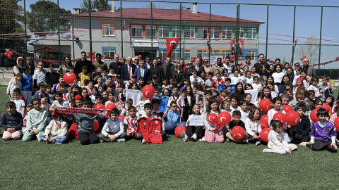 Samsunsporlu futbolcular, 23 Nisan Ulusal Egemenlik ve Çocuk Bayramı için çocuklarla buluştu