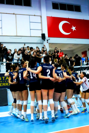İstanbul Kent Üniversitesi Voleybol Kadın Takımı şampiyon oldu