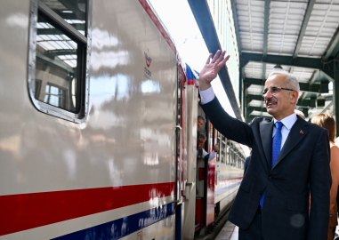 Bakan Uraloğlu: Tiyatro Treni, 4 Mayıs'ta Ankara'dan yola çıkacak