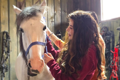 Şehir Stresine Karşı Doğadan Gelen Terapi: Atlı Terapiye İlgi Artıyor