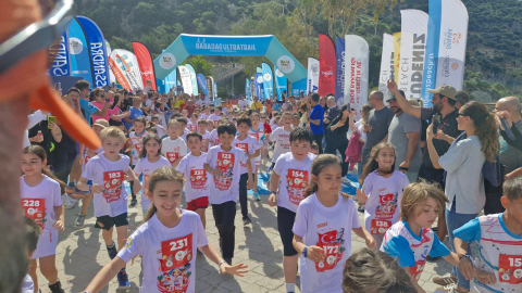 23 Nisan’a özel koşuda çocuklar maratonun yıldızı oldu