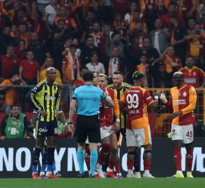 Galatasaray - Fenerbahçe: 1-0 (İLK YARI)