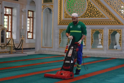 Arnavutköy‘de bayram öncesi camiler ve mezarlıklarda çalışmalar sürüyor