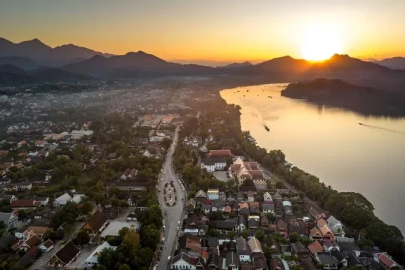 Laos'ta mağarada mahsur kalan 5 kişi kurtarıldı