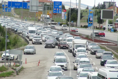 'Kilit kavşak' Kırıkkale'de bayram dönüşü trafiği başladı