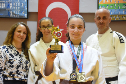  Tokalaştığı antrenörün gücünü fark edip tavsiyesiyle judoya başlayan Elif’ten 'altın' başarı