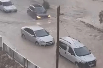 Doğu Akdeniz'de sağanak; caddeleri su bastı