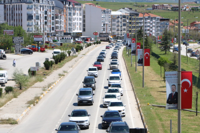 Afyonkarahisar-Antalya kara yolunda 'tatil dönüşü' yoğunluğu
