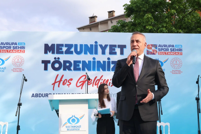 Sultangazi’de gençlerin mezuniyet coşkusu