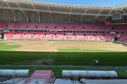Samsun 19 Mayıs Stadyumu'nun zemini yenileniyor