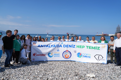 Denizkızları, Dünya Çevre Günü'nde dip temizliği yapıp, deniz çayırı dikti