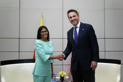 Bakan Bayraktar, Venezuela Geçici Devlet Başkanı Rodriguez ile görüştü