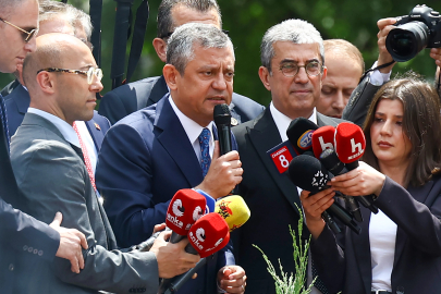 Özgür Özel, Meclis kapısında toplanan kalabalığa hitap etti