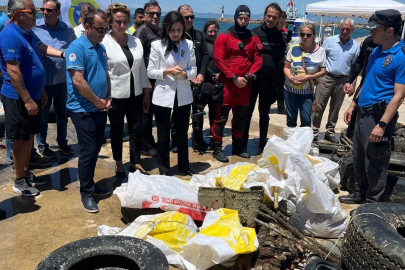 Saros'ta denizden araç lastikleri ile plastik atıklar çıktı