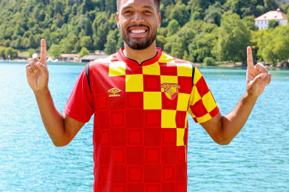 Göztepe'de Rhaldney gidiyor, Henrique geliyor