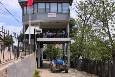Altından yol geçen mahalle konağı farklı mimari yapısıyla ilgi görüyor