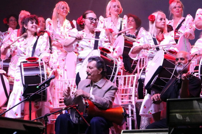 Tekirdağ Kiraz Festivali’nde Burhan Öçal, sahne aldı