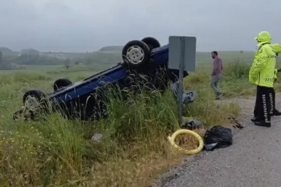 Takla atan otomobildeki aynı aileden 4 kişi yaraladı