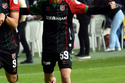 Karşıyaka'da Adem'in bonservisi gecikti