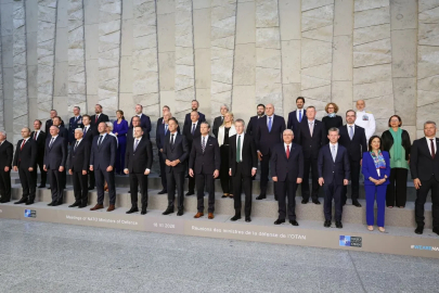 Bakan Güler, NATO Savunma Bakanları Toplantısı'nda aile fotoğrafına katıldı