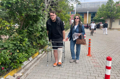 Kaza geçiren öğrenci, yürüteçle sınava geldi